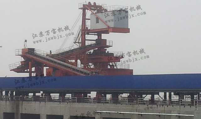 顺岸皮带机与装船机尾车连接 顺岸皮带机与装船机尾车连接
